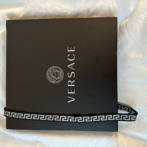 Authentic Versace gift box with greca ribbon - Picture 11 of 11